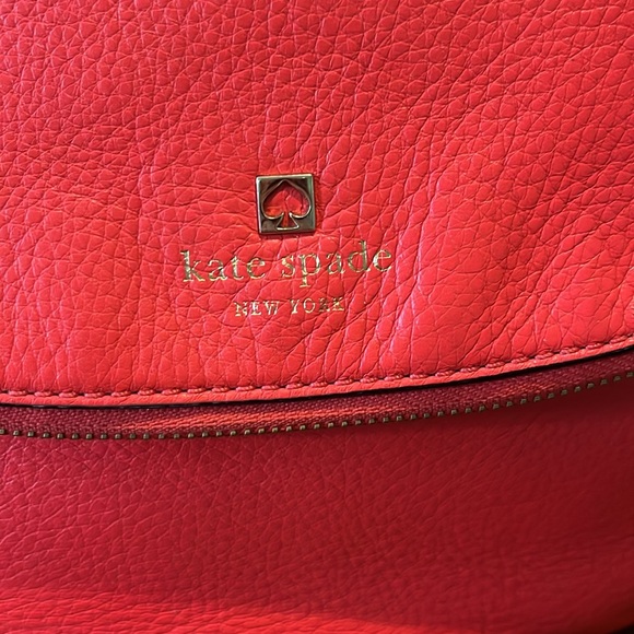Kate Spade Like new Satchel Crossbody bag Pebbled leather Red flap long pocket - Picture 2 of 13